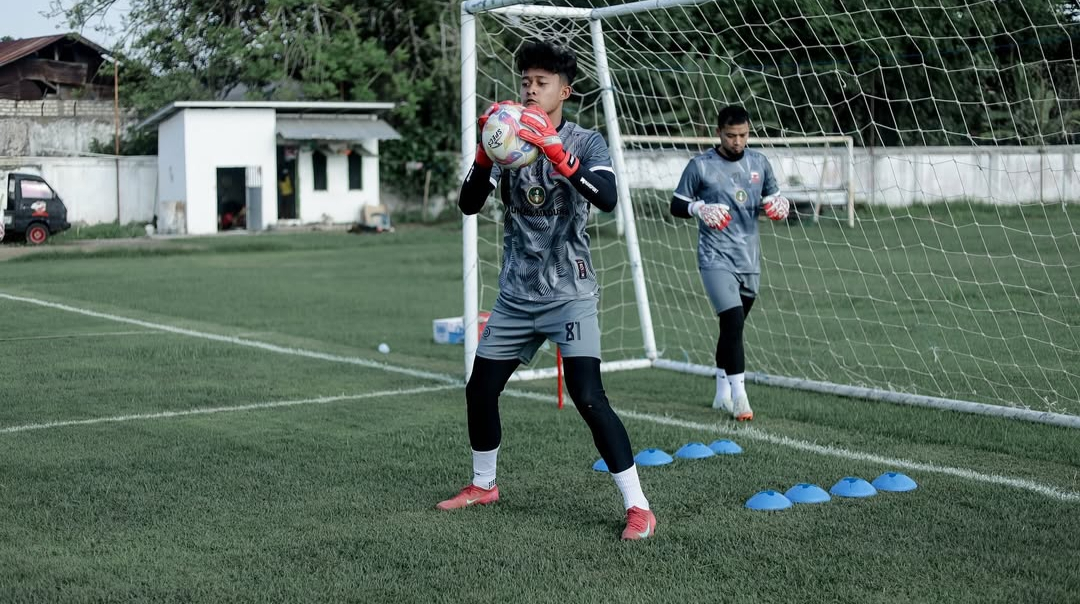 Karier Kiper Muda Madura United, dari Halaman Rumah hingga Tembus Timnas Indonesia