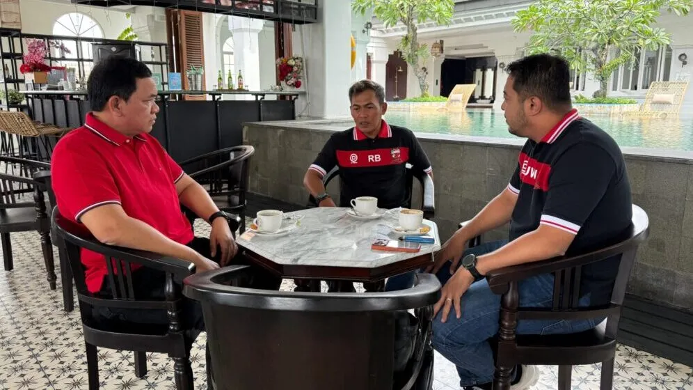 Prof AQ Ungkap Perjalanan dan Peran Coach RB di Madura United