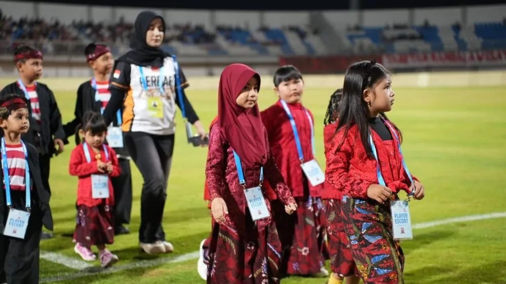 Madura United Bawa Lokalitas Madura, Player Escort Sakera dan Marlena Curi Perhatian
